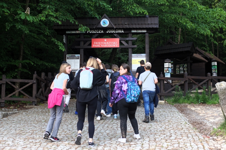 WYCIECZKA KLAS 6B I 6C W GRY WITOKRZYSKIE