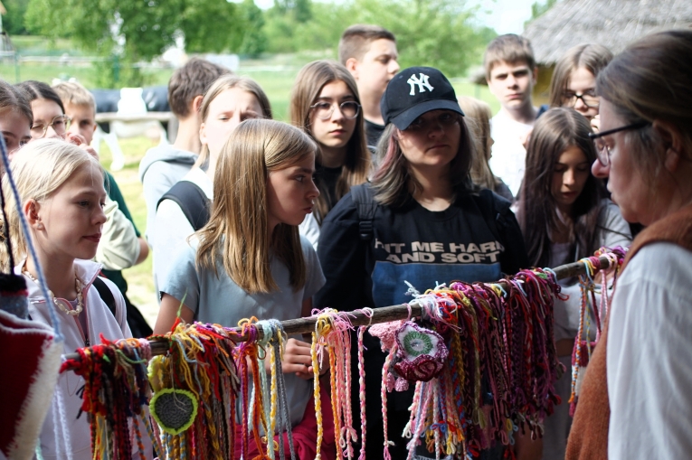 WYCIECZKA KLAS 6B I 6C W GRY WITOKRZYSKIE
