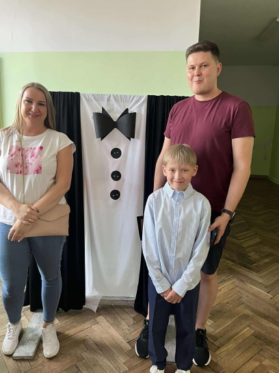 PRZEDSTAWIENIE Z OKAZJI DNIA MAMY I TATY