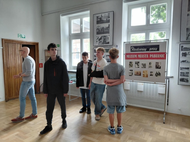 ODWIEDZINY KLASY 7B W MUZEUM MIASTA PABIANIC