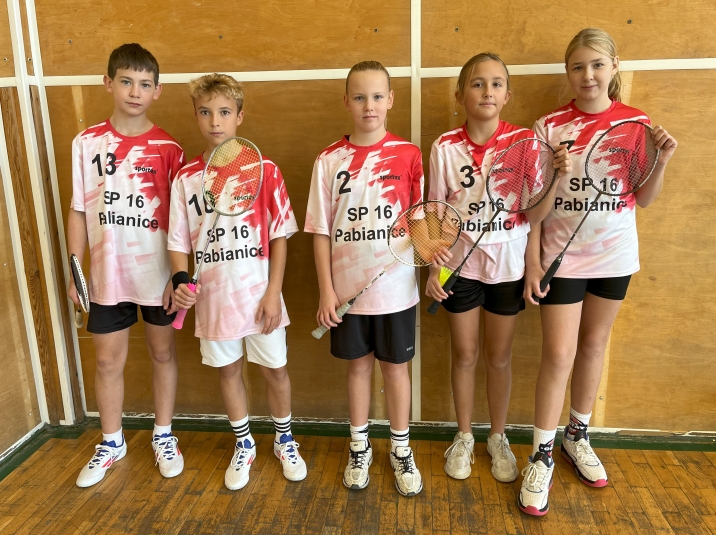 POWIATOWE MISTRZOSTWA W BADMINTONIE 