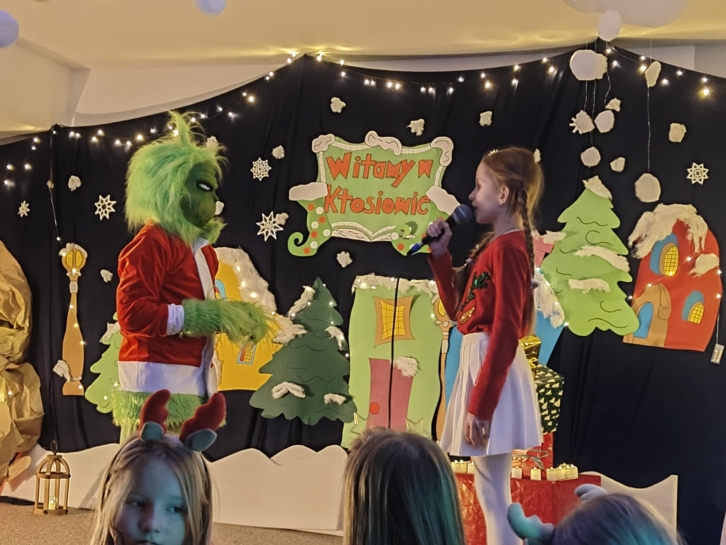 PRZEDSTAWIENIE PT. " OPERACJA GRINCH- OCALI GWIAZDK"