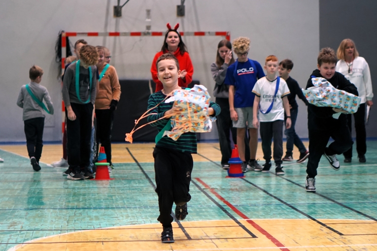 MIKOAJKOWE ZAWODY SPORTOWE DLA DZIECI ZE SPECJALNYMI POTRZEBAMI EDUKACYJNYMI