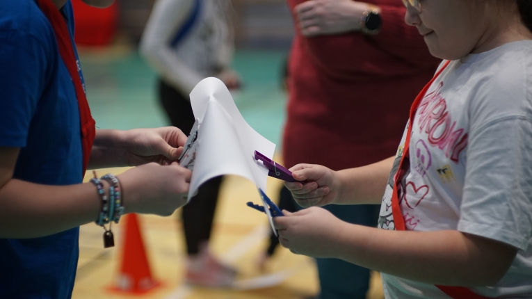 MIKOAJKOWE ZAWODY SPORTOWE DLA DZIECI ZE SPECJALNYMI POTRZEBAMI EDUKACYJNYMI