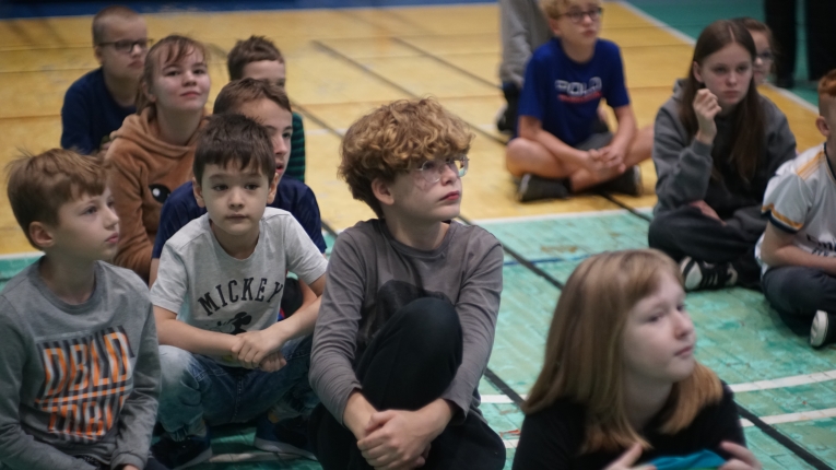 MIKOAJKOWE ZAWODY SPORTOWE DLA DZIECI ZE SPECJALNYMI POTRZEBAMI EDUKACYJNYMI