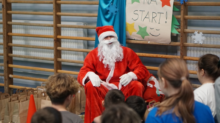 MIKOAJKOWE ZAWODY SPORTOWE DLA DZIECI ZE SPECJALNYMI POTRZEBAMI EDUKACYJNYMI