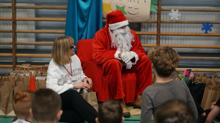 MIKOAJKOWE ZAWODY SPORTOWE DLA DZIECI ZE SPECJALNYMI POTRZEBAMI EDUKACYJNYMI