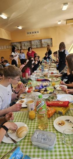 25.04 WIELKANOCNE NIADANIE