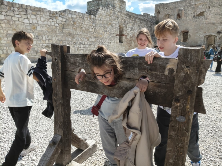 WYCIECZKA KLAS 5A ORAZ 5D DO KAZIMIERZA I SANDOMIERZA