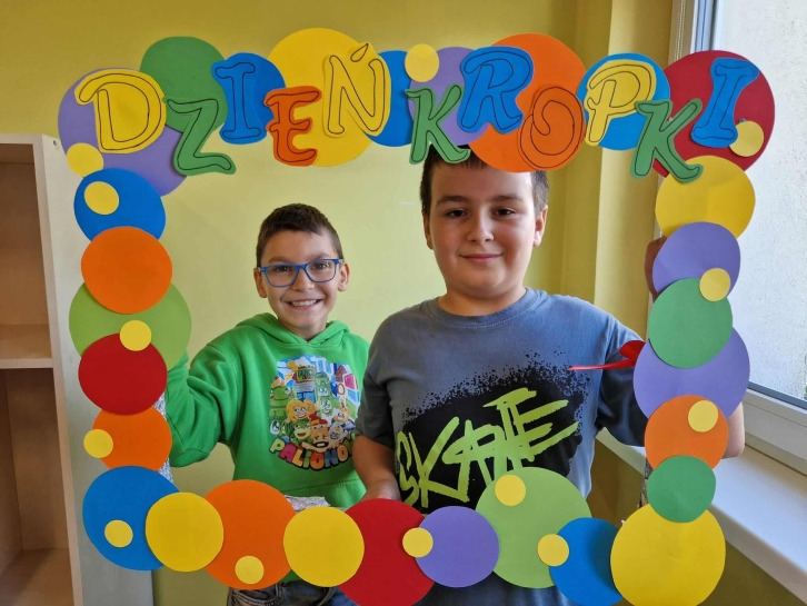 DZIE KROPKI