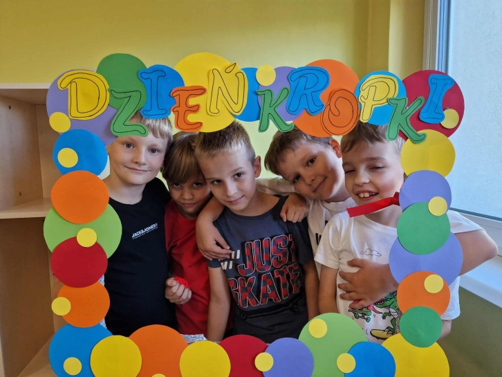 DZIE KROPKI