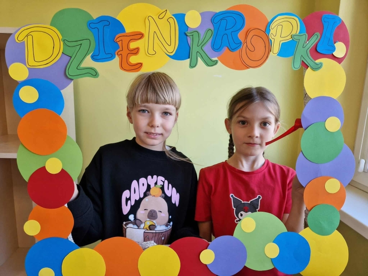 DZIE KROPKI