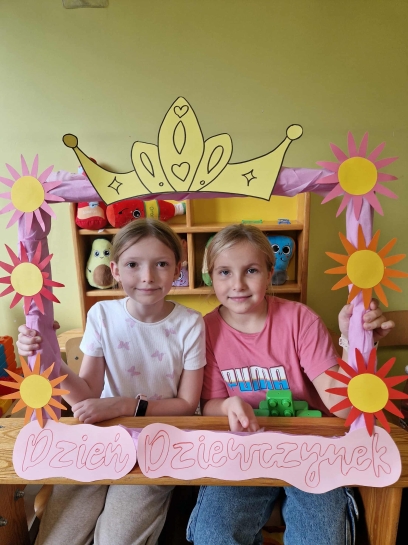 DZIE DZIEWCZYNKI W WIETLICY