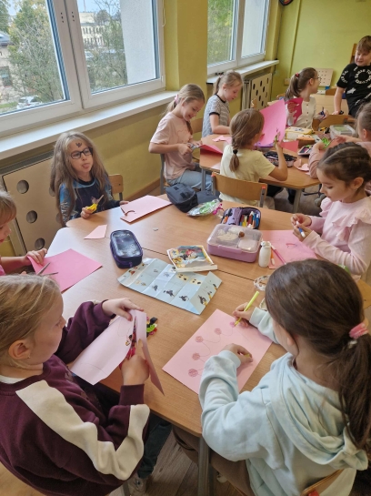 DZIE DZIEWCZYNKI W WIETLICY