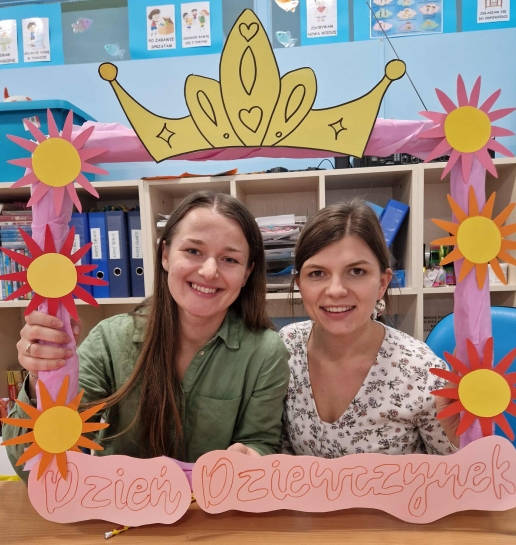 DZIE DZIEWCZYNKI W WIETLICY