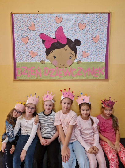 DZIE DZIEWCZYNKI W WIETLICY