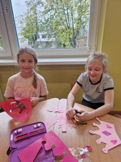 DZIE DZIEWCZYNKI W WIETLICY