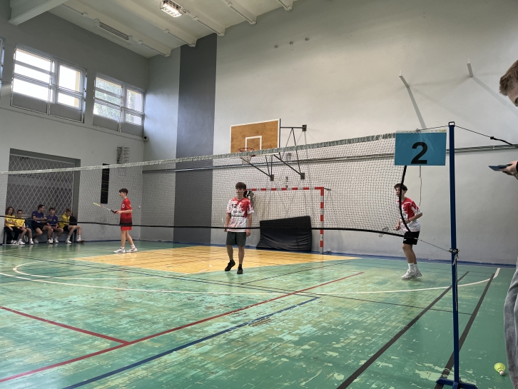 POWIATOWE IGRZYSKA MODZIEY SZKOLNEJ W BADMINTONIE