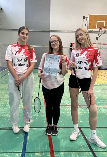 POWIATOWE IGRZYSKA MODZIEY SZKOLNEJ W BADMINTONIE