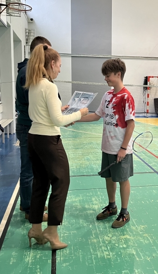 POWIATOWE IGRZYSKA MODZIEY SZKOLNEJ W BADMINTONIE