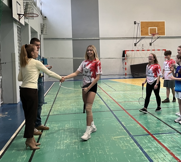 POWIATOWE IGRZYSKA MODZIEY SZKOLNEJ W BADMINTONIE