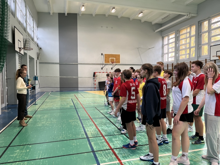 POWIATOWE IGRZYSKA MODZIEY SZKOLNEJ W BADMINTONIE