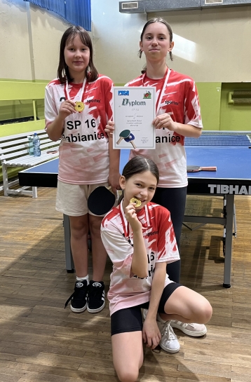 NASZE DZIEWCZTA MISTRZYNIAMI PABIANIC W TENISIE STOOWYM