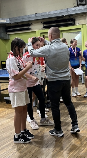 NASZE DZIEWCZTA MISTRZYNIAMI PABIANIC W TENISIE STOOWYM