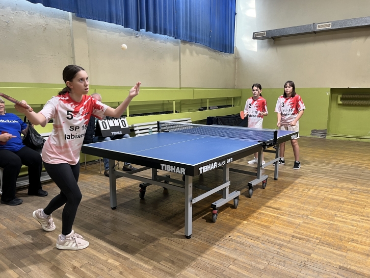 NASZE DZIEWCZTA MISTRZYNIAMI PABIANIC W TENISIE STOOWYM