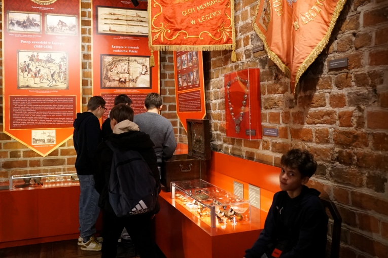 WYCIECZKA DO KOPALNI SOLI W KODAWIE I ZAMKU W CZYCY