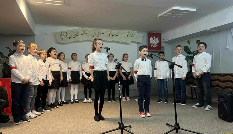 05.11 V KONKURS PIOSENKI PATRIOTYCZNEJ I ONIERSKIEJ 