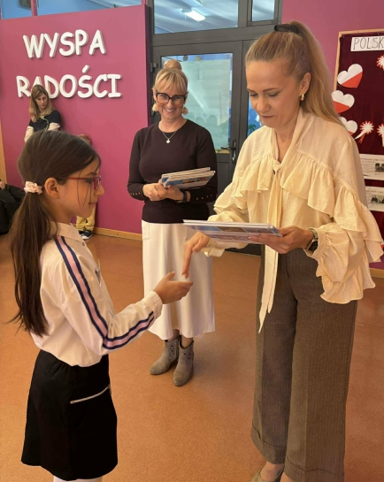 13.11 ROSTRZYGNICIE SZKOLENGO KONKURSU PIOSENKI PATRIOTYCZNEJ