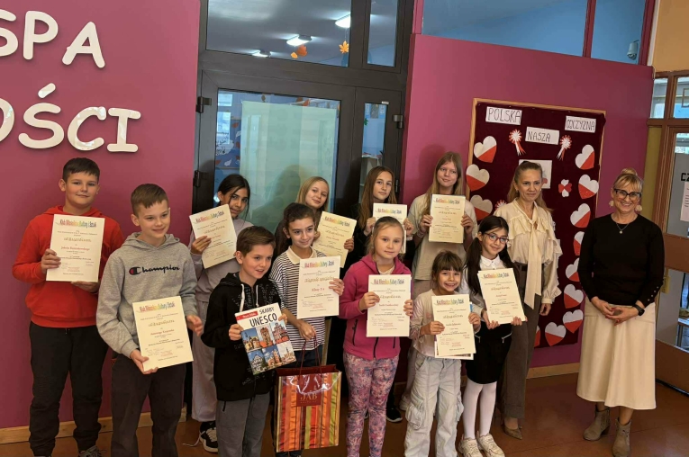 13.11 ROSTRZYGNICIE SZKOLENGO KONKURSU PIOSENKI PATRIOTYCZNEJ