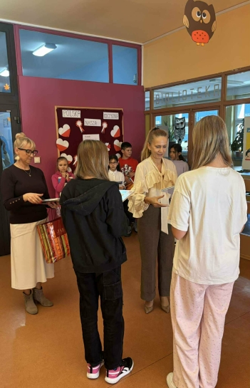 13.11 ROSTRZYGNICIE SZKOLENGO KONKURSU PIOSENKI PATRIOTYCZNEJ