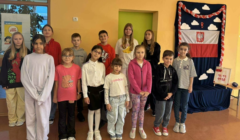 13.11 ROSTRZYGNICIE SZKOLENGO KONKURSU PIOSENKI PATRIOTYCZNEJ