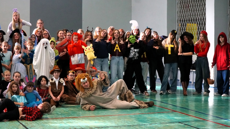 DZIE POSTACI Z BAJEK