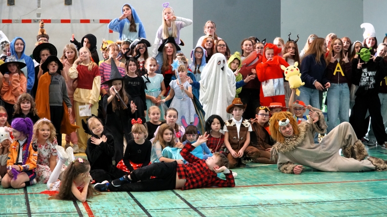 DZIE POSTACI Z BAJEK