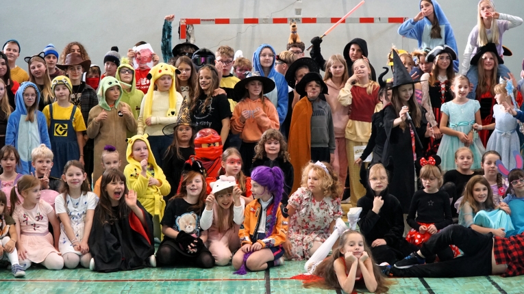 DZIE POSTACI Z BAJEK