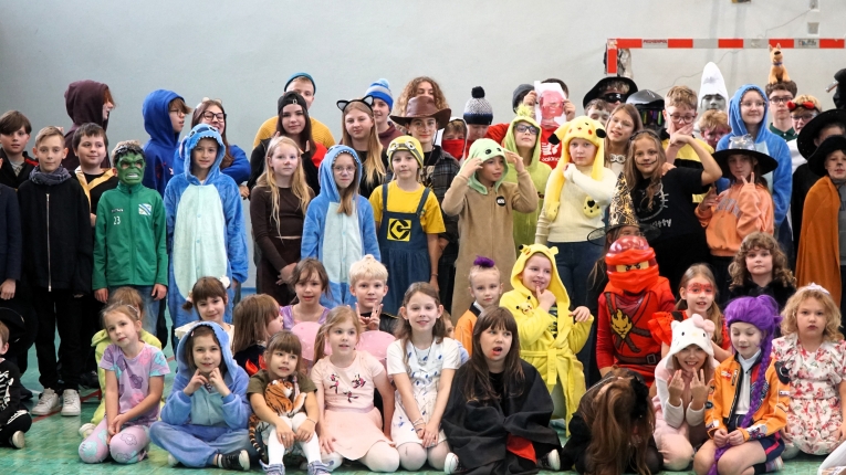 DZIE POSTACI Z BAJEK