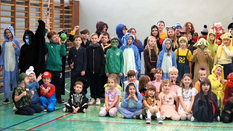 DZIE POSTACI Z BAJEK