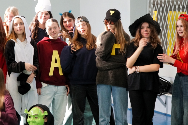 DZIE POSTACI Z BAJEK