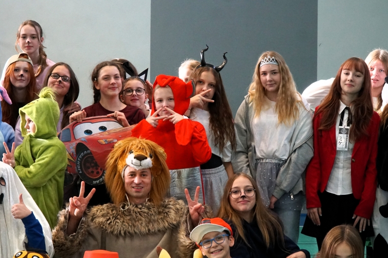 DZIE POSTACI Z BAJEK