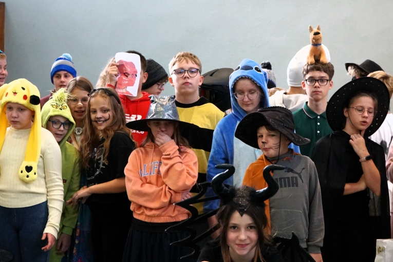 DZIE POSTACI Z BAJEK