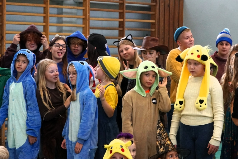 DZIE POSTACI Z BAJEK