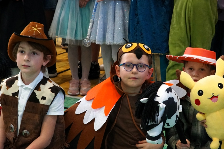 DZIE POSTACI Z BAJEK