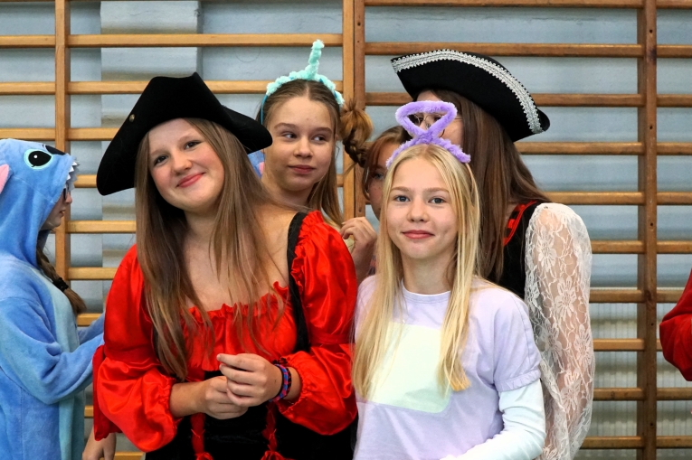 DZIE POSTACI Z BAJEK