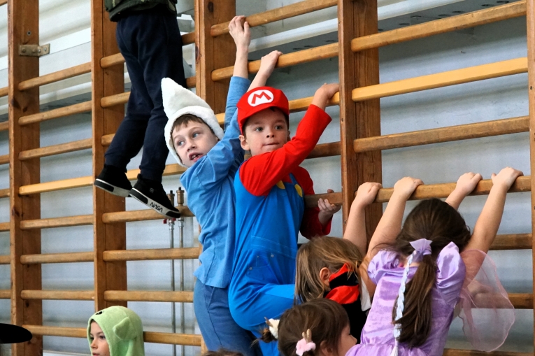 DZIE POSTACI Z BAJEK