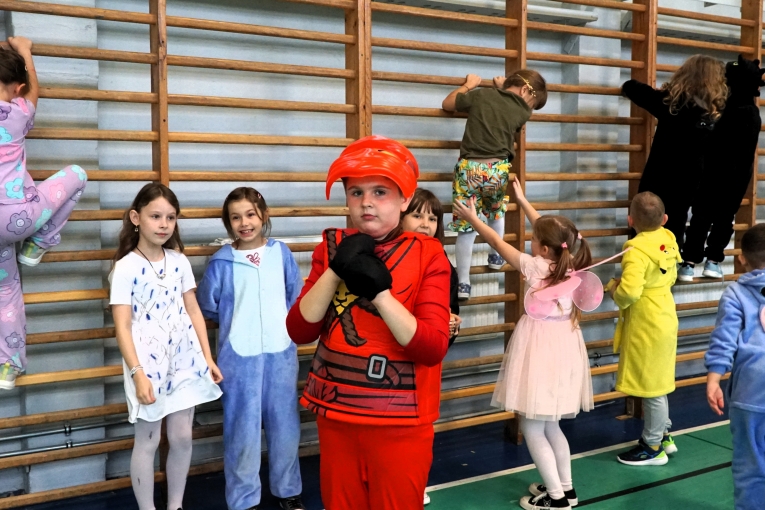 DZIE POSTACI Z BAJEK