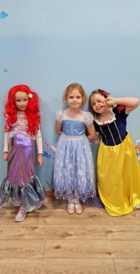 DZIE POSTACI Z BAJEK