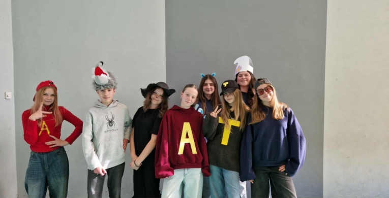 DZIE POSTACI Z BAJEK